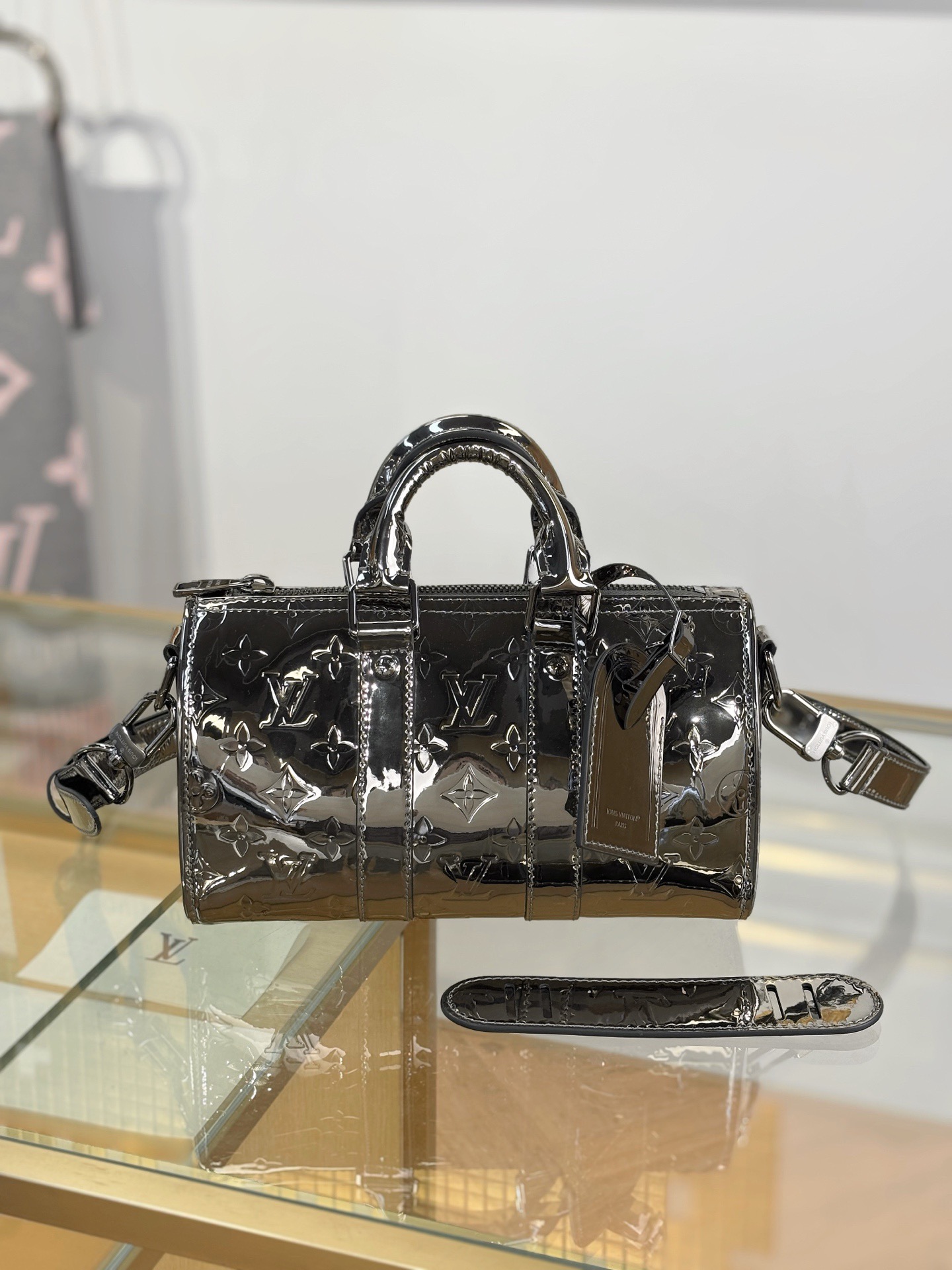 【特级MB163c芯片版原厂皮】 KEEPALL BANDOULIÈRE 25 手袋 型号：M26903银色 材料：A级全钢五金，进口原厂面料 包装：全套原厂免税MB包装 尺寸：25x15x11CM